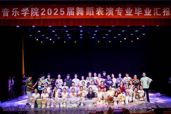 圖片包含 建筑, 夜晚, 大, 前AI 生成的內容可能不正確。